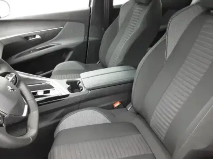 Photo 31 Peugeot 5008  Hybrid 136 e-DCS6
