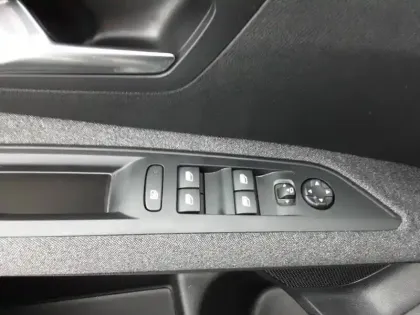 Photo 17 Peugeot 5008  Hybrid 136 e-DCS6