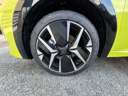 Photo 33 Peugeot 208  Hybrid 136 e-DCS6