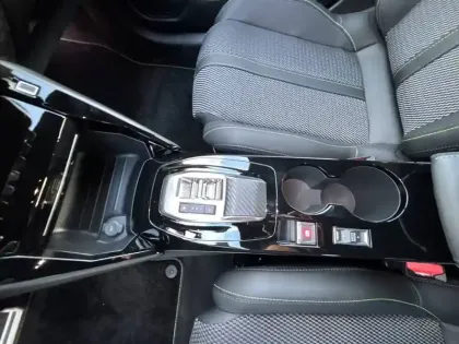 Photo 13 Peugeot 208  Hybrid 136 e-DCS6