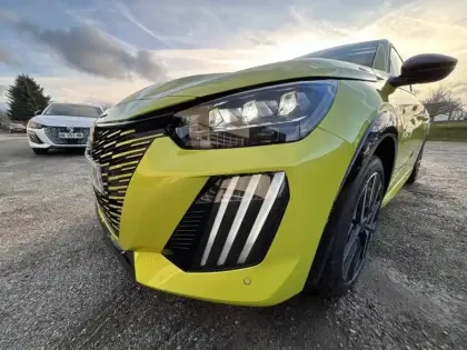 Photo 40 Peugeot 208  Hybrid 136 e-DCS6