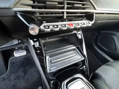 Photo 18 Peugeot 208  Hybrid 136 e-DCS6