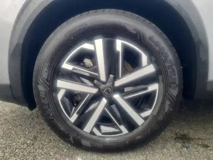 Photo 33 Peugeot 2008  Hybrid 136 e-DCS6