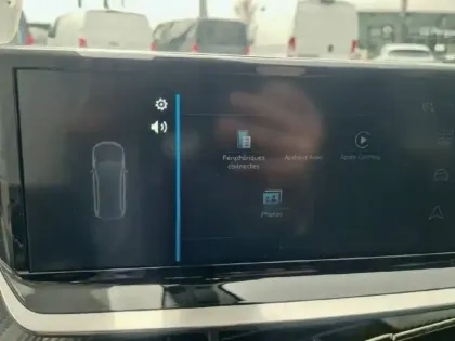 Photo 38 Peugeot 2008  Hybrid 136 e-DCS6