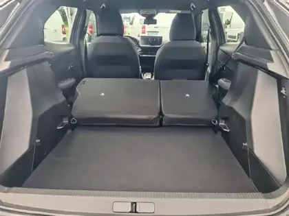 Photo 40 Peugeot 2008  Hybrid 136 e-DCS6