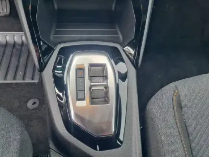 Photo 34 Peugeot 2008  Hybrid 136 e-DCS6