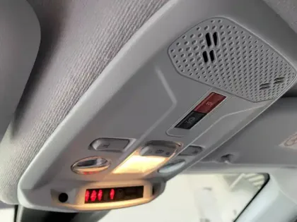 Photo 24 Peugeot 208  Hybrid 100 e-DCS6