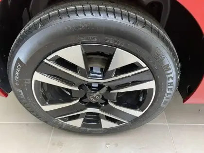 Photo 8 Peugeot 208  Hybrid 100 e-DCS6