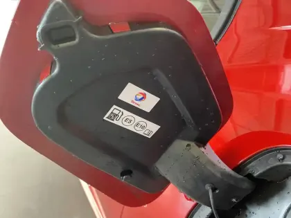 Photo 9 Peugeot 208  Hybrid 100 e-DCS6