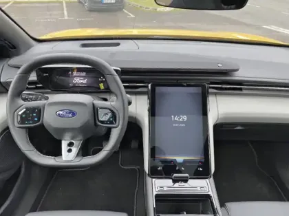 Photo 2 Ford Capri 286ch Extended Range 77kW Pack Premium RWD