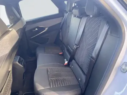 Photo 11 Peugeot 3008  Hybrid 136 e-DCS6