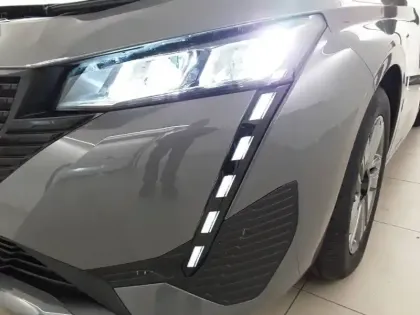 Photo 18 Peugeot 308  PureTech 130ch S&S EAT8