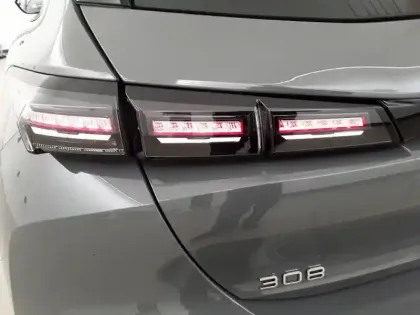 Photo 17 Peugeot 308  PureTech 130ch S&S EAT8