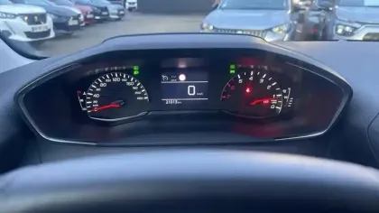 Photo 9 Peugeot 208  PureTech 100 S&S BVM6 Style