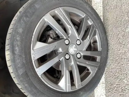 Photo 32 Peugeot 208  PureTech 75 S&S BVM5