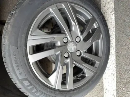 Photo 33 Peugeot 208  PureTech 75 S&S BVM5