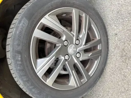 Photo 31 Peugeot 208  PureTech 75 S&S BVM5