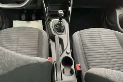 Photo 47 Peugeot 2008  PureTech 100 S&S BVM6