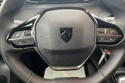 Photo 45 Peugeot 2008  PureTech 100 S&S BVM6