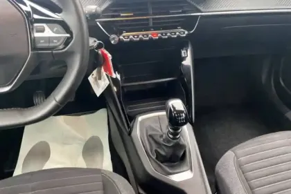 Photo 46 Peugeot 2008  PureTech 100 S&S BVM6