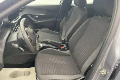 Photo 39 Peugeot 2008  PureTech 100 S&S BVM6