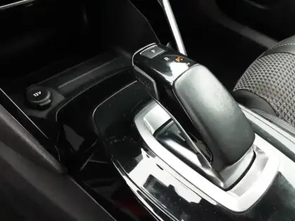 Photo 13 Peugeot 2008  Moteur électrique 136 ch