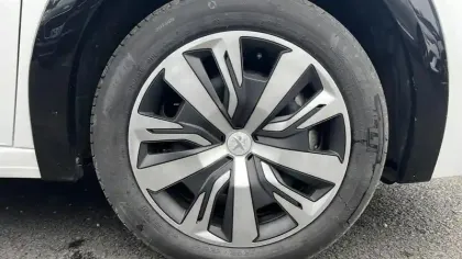 Photo 13 Peugeot 208  Electrique 50 kWh 136ch Active