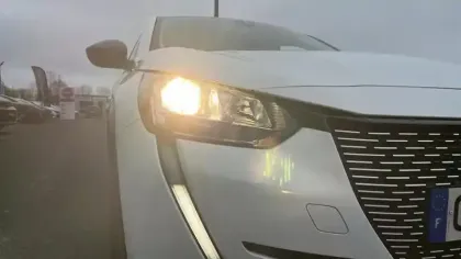 Photo 12 Peugeot 208  Electrique 50 kWh 136ch Active