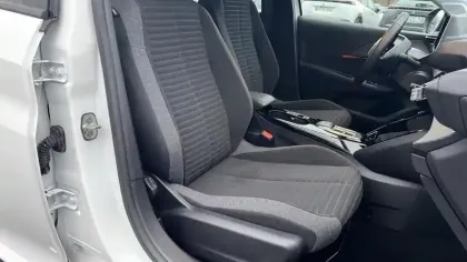 Photo 7 Peugeot 208  Electrique 50 kWh 136ch Active