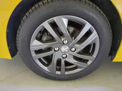 Photo 34 Peugeot 208  PureTech 75 S&S BVM5