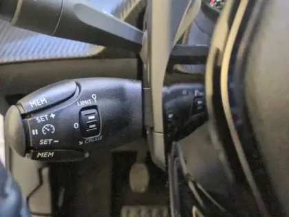 Photo 35 Peugeot 2008  PureTech 100 S&S BVM6