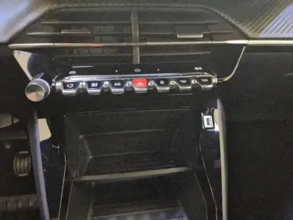 Photo 34 Peugeot 2008  PureTech 100 S&S BVM6