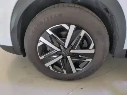 Photo 8 Peugeot 2008  PureTech 100 S&S BVM6