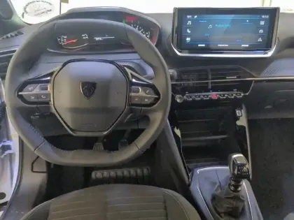 Photo 27 Peugeot 2008  PureTech 100 S&S BVM6