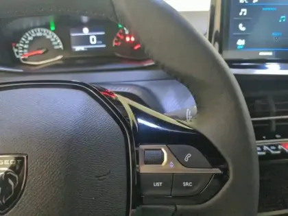 Photo 41 Peugeot 2008  PureTech 100 S&S BVM6