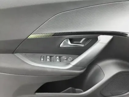 Photo 39 Peugeot 2008  PureTech 100 S&S BVM6