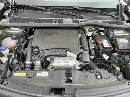 Photo 13 Peugeot 2008  PureTech 100 S&S BVM6