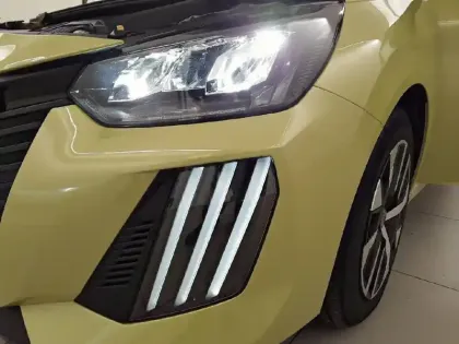 Photo 18 Peugeot 208  Hybrid 100 e-DCS6