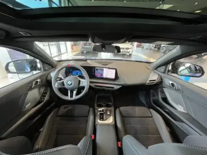 Photo 9 BMW Serie 1 Série 1 M135A xDrive 300ch M Performance