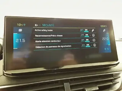 Photo 38 Peugeot 3008  Hybrid 225 e-EAT8