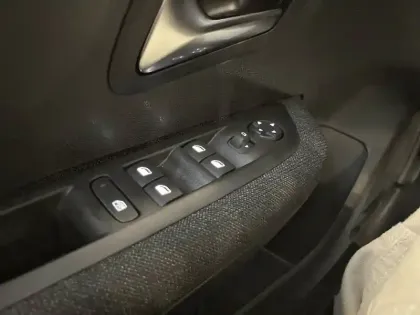 Photo 18 Peugeot 208  100 S&S BVM6