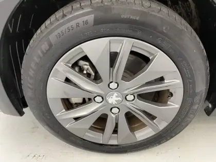 Photo 32 Peugeot 208  Electrique 50 kWh 136ch