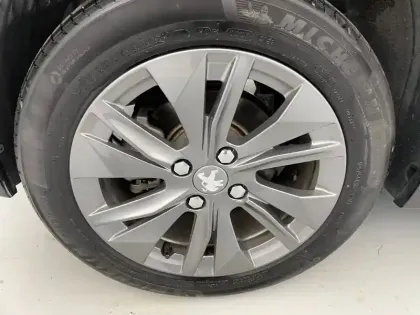 Photo 33 Peugeot 208  Electrique 50 kWh 136ch