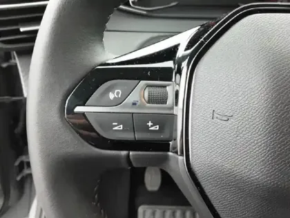 Photo 18 Peugeot 208  PureTech 100 S&S BVM6