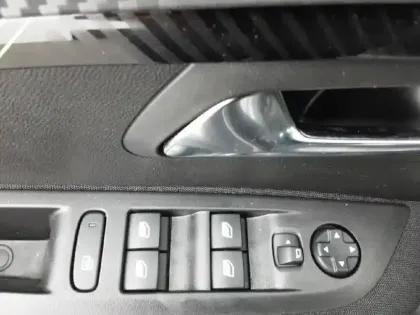 Photo 17 Peugeot 208  PureTech 100 S&S BVM6