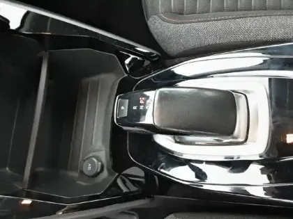 Photo 13 Peugeot 2008  Moteur électrique 136 ch