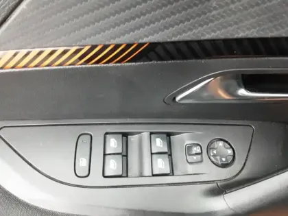 Photo 17 Peugeot 2008  Moteur électrique 136 ch