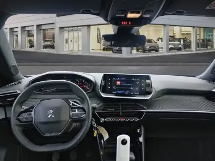 Photo 7 Peugeot 2008  PureTech 100 S&S BVM6