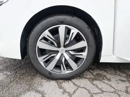 Photo 10 Peugeot 208  PureTech 75 S&S BVM5