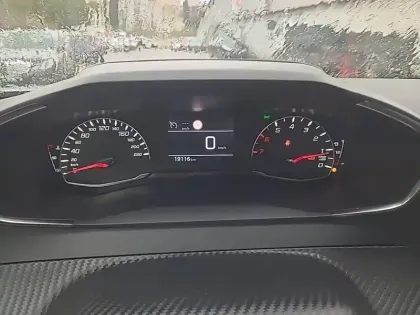 Photo 43 Peugeot 2008  PureTech 100 S&S BVM6